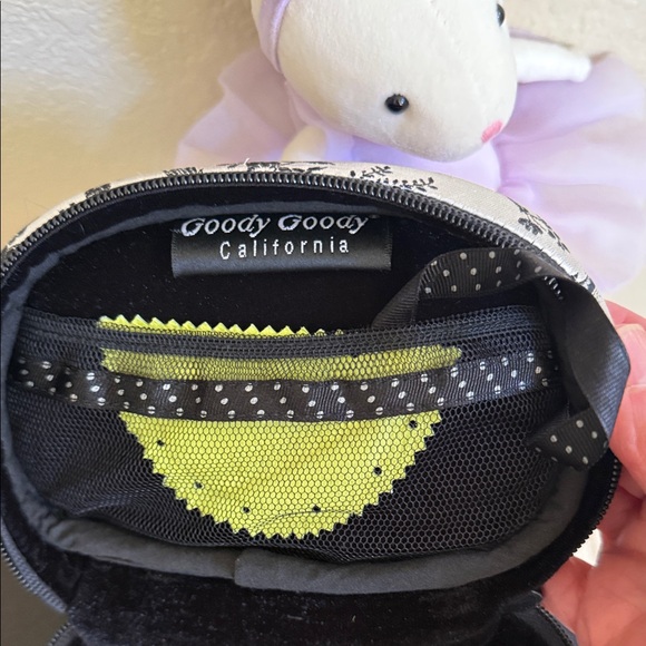 Goody Elegant Black and White Floral Cosmetic Bag - Picture 7 of 8